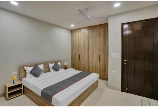 Vibe Hotel Noida Esterno foto