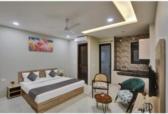 Vibe Hotel Noida Esterno foto