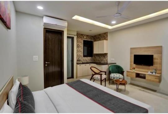 Vibe Hotel Noida Esterno foto