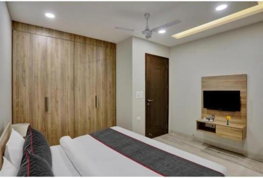 Vibe Hotel Noida Esterno foto